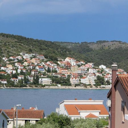 Apartment Ema Трогир Стая снимка