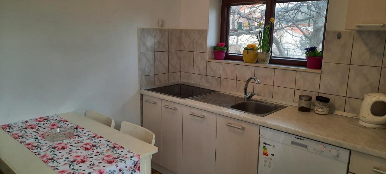 Apartment Ema Трогир Екстериор снимка